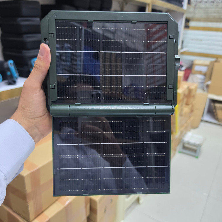پروژکتور خورشیدی شارژی BL930_100W